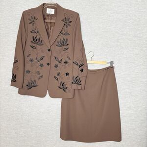 Le‎ Suit Size 8P Skirt Suit 8 Petite Blazer Jacket Embroidered Career Women's